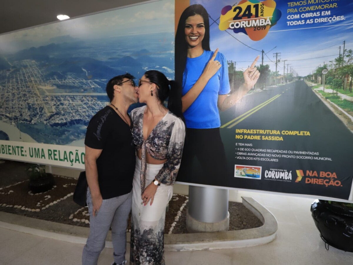 Foto Graciele Lacerda ganhou beijo do noivo Zezé Di Camargo em