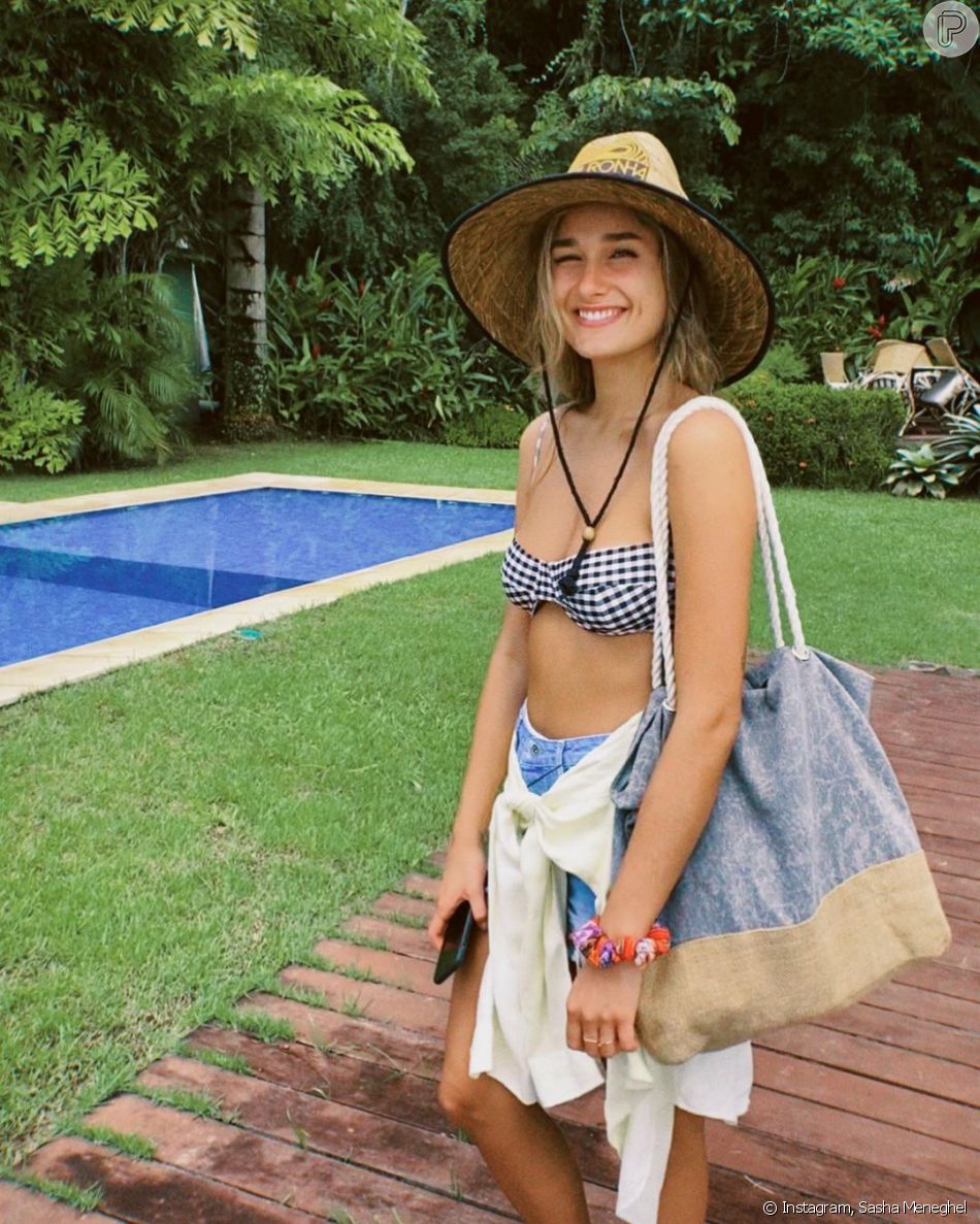 Sasha Meneghel deixou corpo à mostra em foto de biquíni em viagem