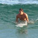 Klebber Toledo aproveita o início das férias surfando no Rio de Janeiro