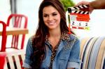Bruna Marquezine exibe boa forma em ensaio para marca sapatos