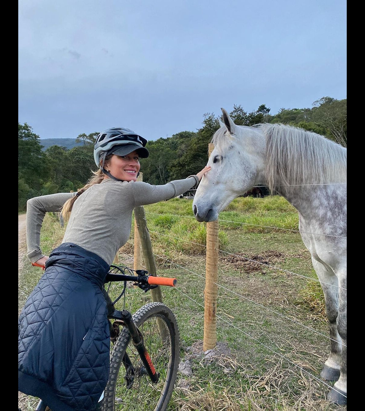 Foto Após a separação de TomBrady Gislele Bündchen vive os filhos