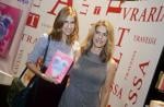 Maitê Proença recebe a filha, Maria, no lançamento de seu novo livro no Rio