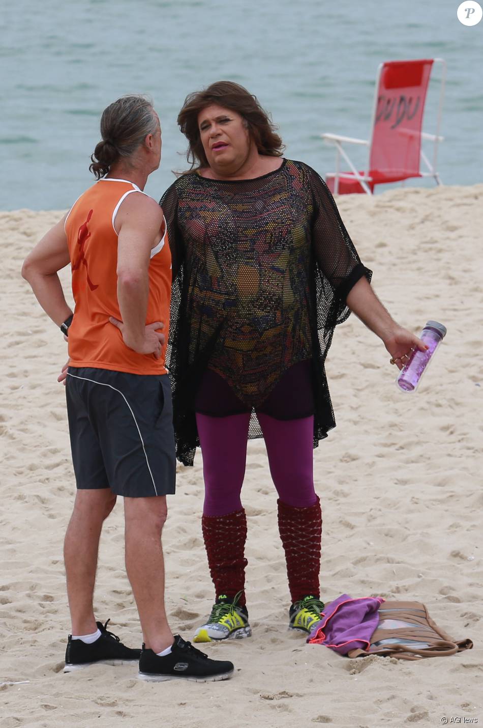 Otávio Müller (Breno) grava com Marcello Novaes (Vavá) na praia, pela primeira vez como Valkíria