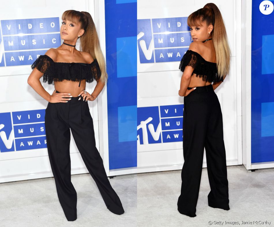 Diferente das demais artistas, que apostaram em vestidos curtinhos, Ariana Grande optou por um top cropped e calça de cintura de alta de Alexander Wang