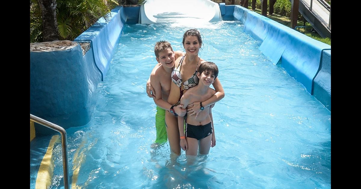 Mom Wearing Thong And Son In Pool