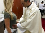 Bebê de Gusttavo Lima recebe bênção de padre na barriga da mãe, Andressa Suita