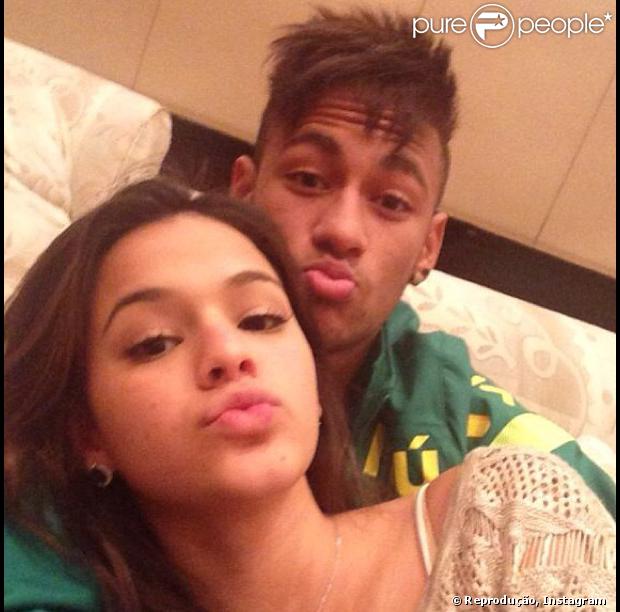 Bruna Marquezine e Neymar terminam namoro após um ano de relacionamento, em 11 de fevereiro de 2014