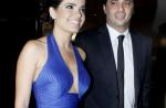 Vanessa Giácomo ousa no decote em casamento na companhia do novo namorado