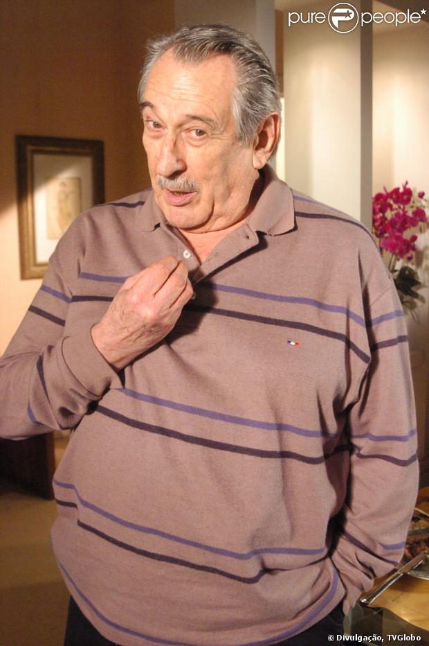 Paulo Goulart morreu na tarde desta quinta-feira, 13 de março de 2014, aos 81 anos de idade, em São Paulo. Marido de Nicette Bruno, o ator estava internado tratando um câncer no mediastino, região entre os pulmões