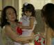 Juliana (Vanessa Gerbelli) pede que Iolanda (Magdale Alves) a deixe cuidar de Bia (Bruna Faria), mas a avó se nega, na novela 'Em Família'