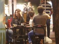 Sergio Guizé e Mayana Neiva curtem barzinho com amigos. Veja fotos!