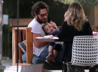Gabriel Braga Nunes paparica filha, Maria, de 3 anos, durante passeio. Fotos!