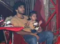 Filha de Deborah Secco, Maria Flor come pipoca no circo com o pai, Hugo Moura