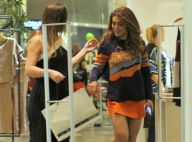 Juliana Paes, de minissaia e moletom, exibe cabelo mais claro em shopping. Fotos