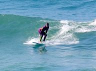Isabella Santoni curte dia de surfe e mostra equilíbrio em prancha. Fotos!
