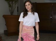 Alice Wegmann, criticada por t-shirt branca em casamento, rebate: 'Moda de hoje'