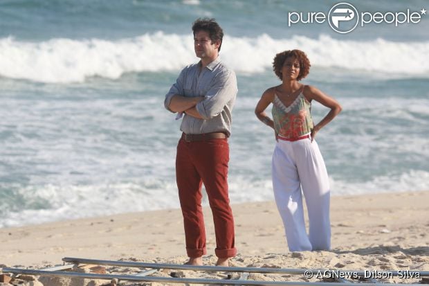 Taís Araújo e Murilo Benício gravam 'Geração Brasil' em praia no Rio