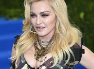 Madonna vai a comunidade no RJ de look camuflado e agita web: 'Cuidado com Bibi'