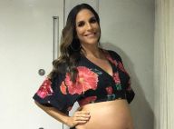 Grávida, Ivete Sangalo posa de barriga de fora para desejar feliz Natal