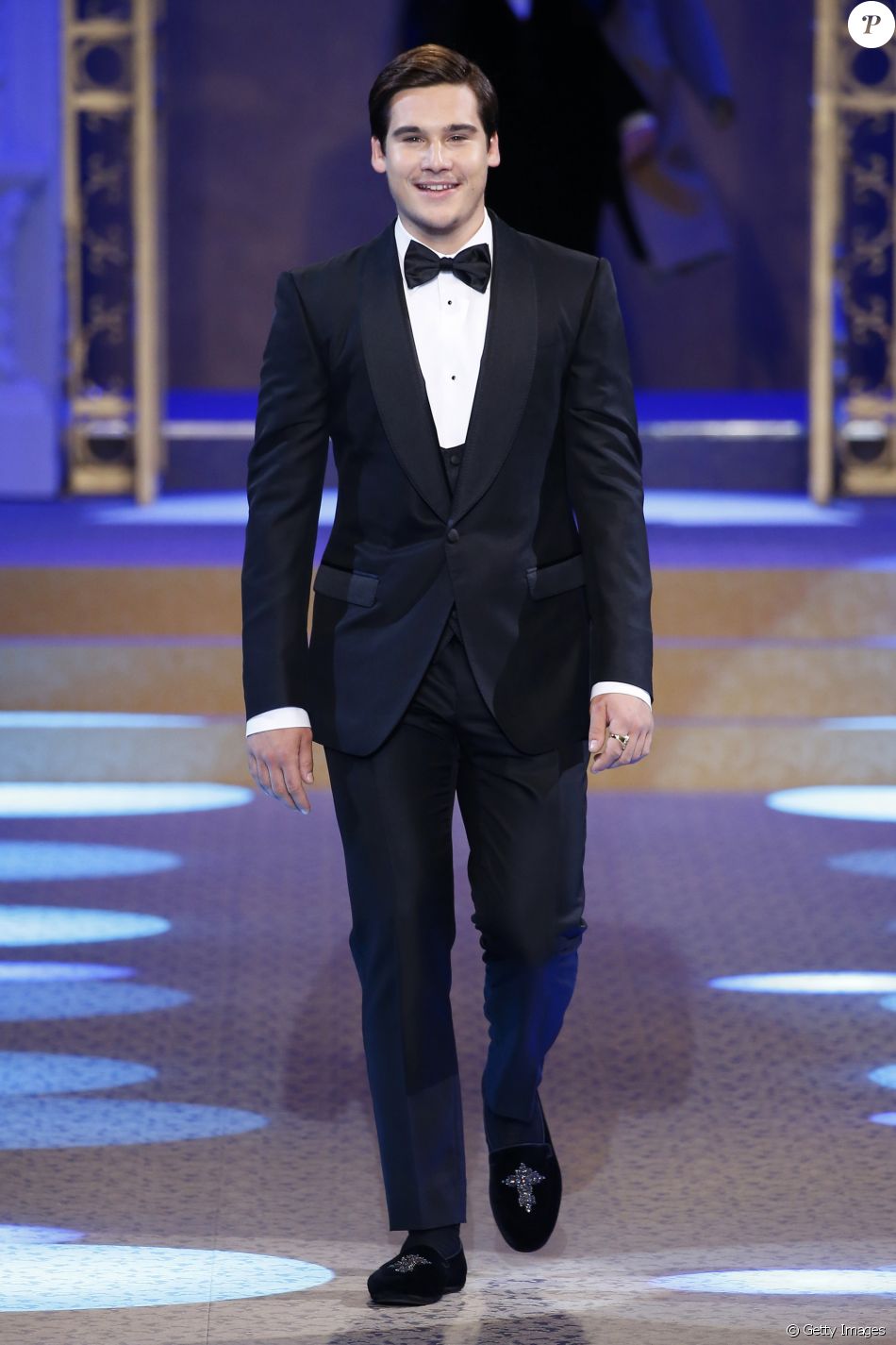 Nicolas Prattes desfilou pela Dolce&amp;Gabbana em semana de moda, em MilÃ£o, na ItÃ¡lia, no Ãºltimo sÃ¡bado, 13 de janeiro de 2018