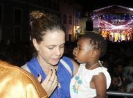 Leandra Leal leva a filha, Julia, a ensaio de bloco de carnaval na Bahia. Fotos!