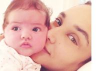 Débora Nascimento baba pela filha, Bella, de 2 meses: 'Ternurinha'. Veja foto!