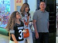 Programa em família! Ana Furtado, Boninho e filha do casal vão ao shopping