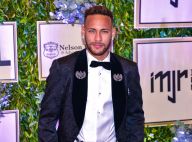Neymar, solteiro, curte noite acompanhado em boate de Barcelona. Vídeo!