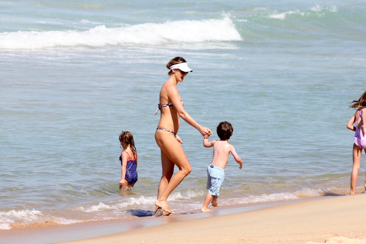 Foto Let Cia Birkheuer Brinca O Filho Jo O Guilherme Em Tarde De