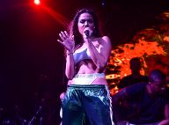 Look sporty sexy! Anitta usa lingerie à mostra e calça jogging Gucci em show