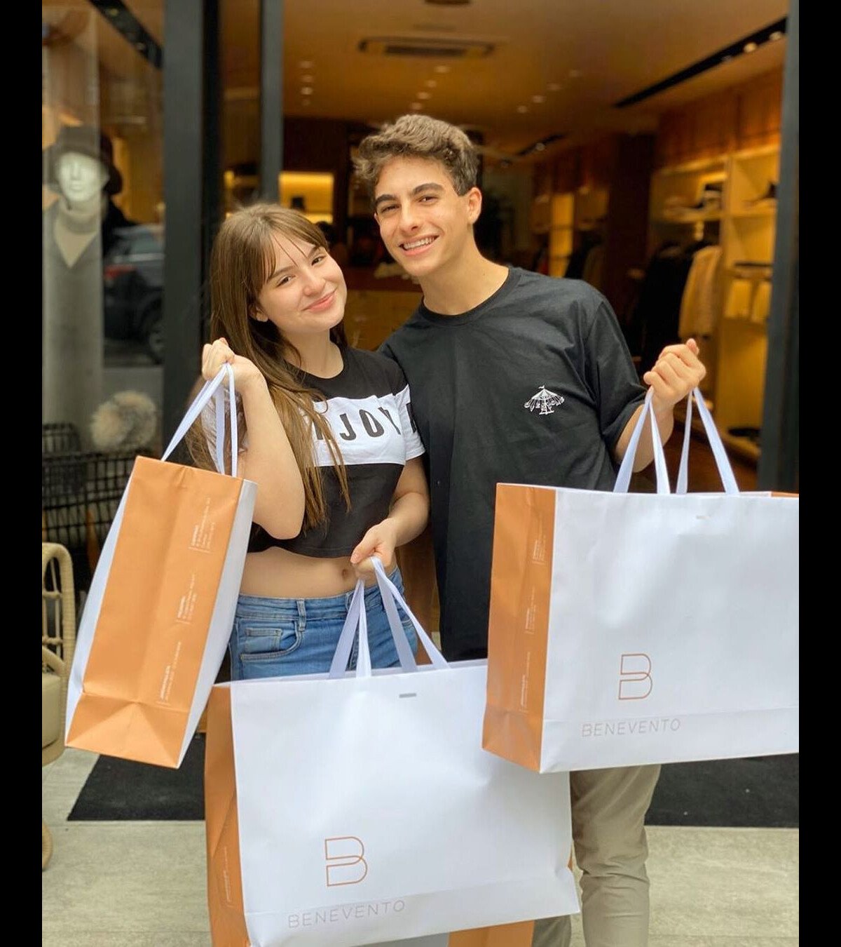 Foto Sophia Valverde e o namorado Lucas Burgatti não comemoraram 6