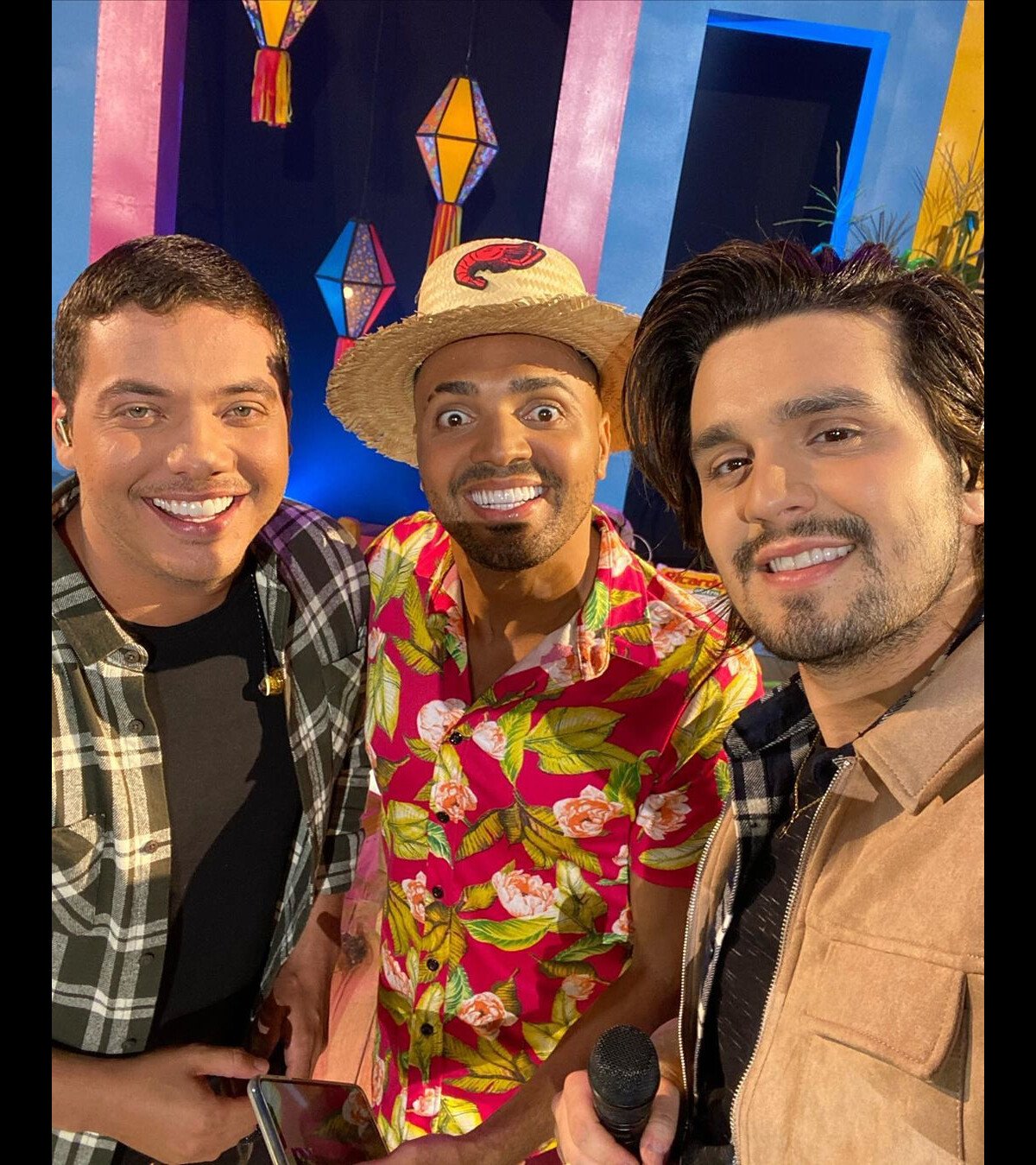 Foto Luan Santana se apresentou em live ao lado de Wesley Safadão e