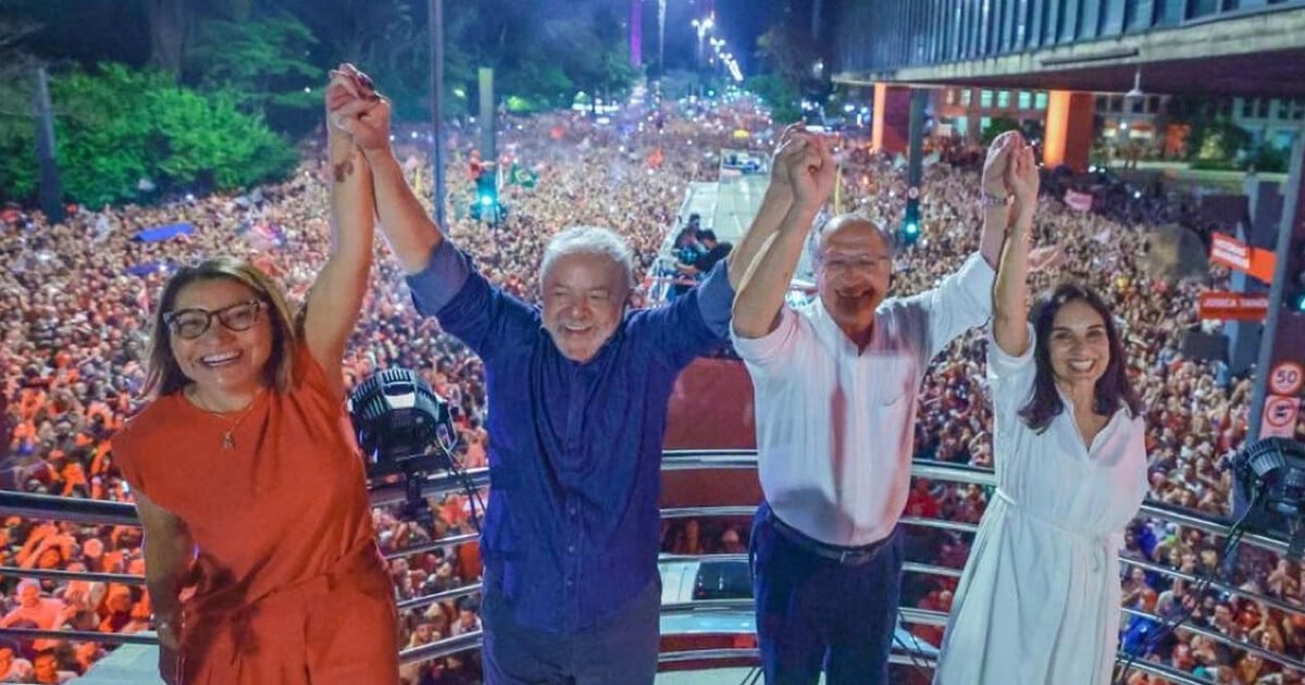 Lula vence eleição para Presidente e famosos comemoram Recuperamos a