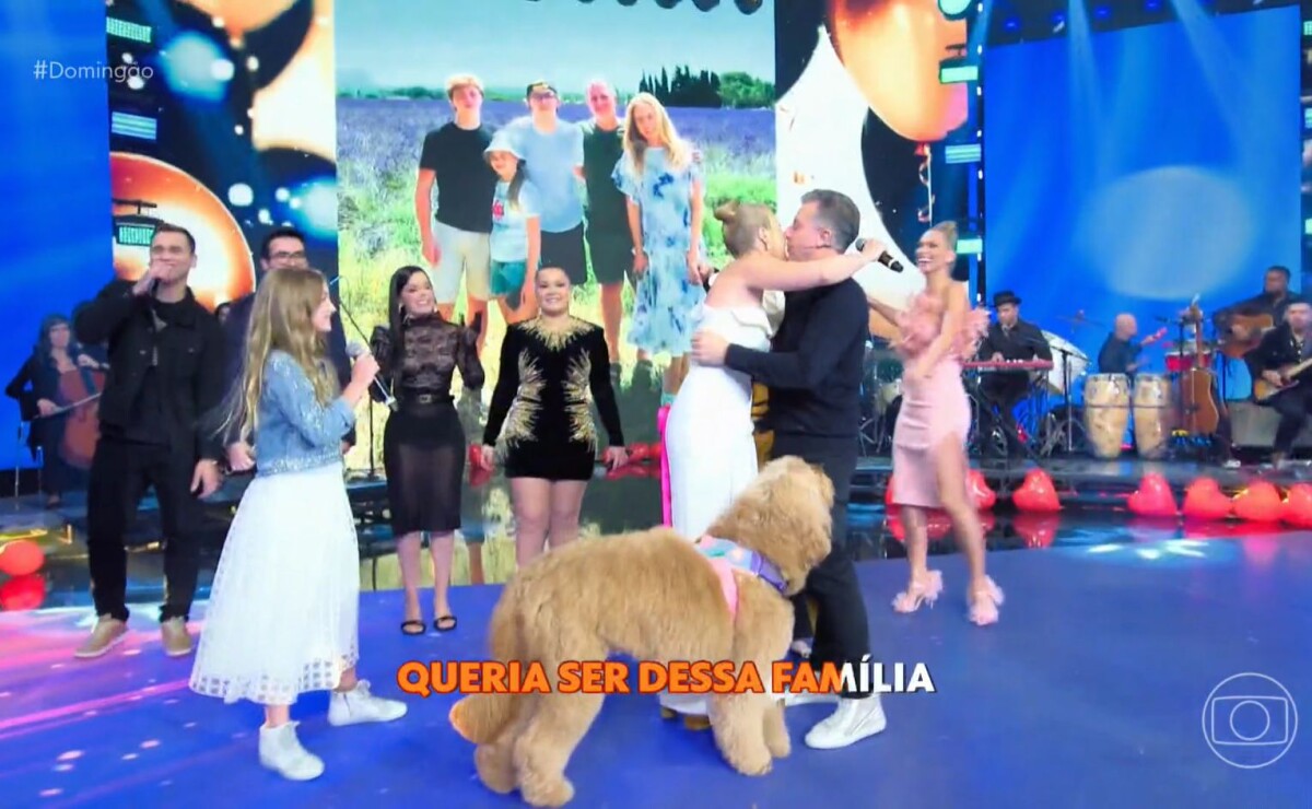 Foto Ang Lica E Eva Cantaram Para Homenagear Luciano Huck Purepeople