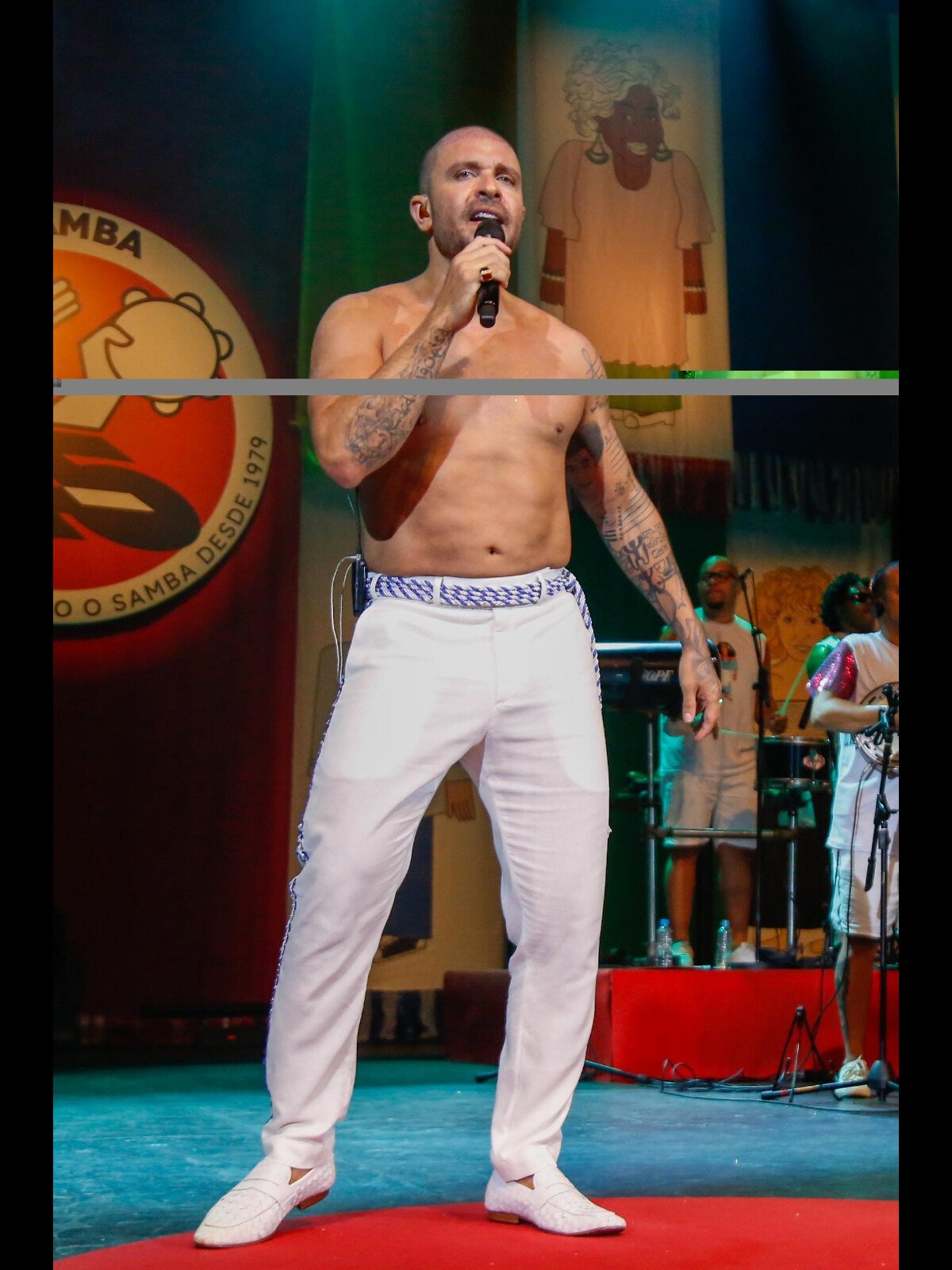 Foto Diogo Nogueira Exibiu Corpo Sarado Ao Cantar Sem Camisa Purepeople