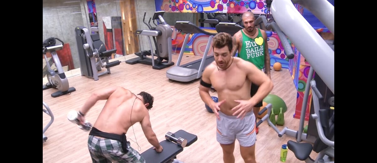 Foto BBB15 Cézar interagiu Fernando e Adrilles na academia