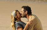 'Joia Rara': Veja fotos do 1º beijo de Carolina Dieckmann e Domingos Montagner