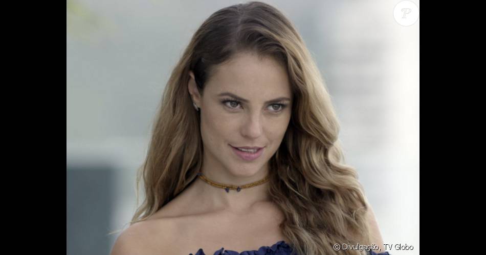 Melissa (Paolla Oliveira) avisa Lívia (Alinne Moraes) que não vai deixar ela e Felipe (Rafael Cardoso) ficarem juntos, na novela 'Além do Tempo'