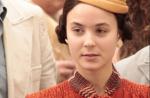 Veja foto de Juliana Lohmann com visual 'careta' de Belmira em 'Joia Rara'