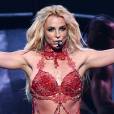 Britney Spears  cantou um dos sete inesquecíveis clássicos de sua carreira no Billboard Music Awards 2016, que aconteceu neste domingo, 22 de maio de 2016 
