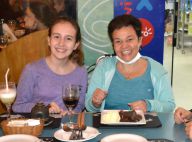 Claudia Rodrigues festeja 45 anos com a filha após transplante de células-tronco