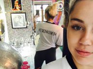 Miley Cyrus posa com camisa com o nome de Liam Hemsworth: 'Juntos outra vez'