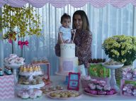 Deborah Secco faz festa junina para celebrar 7 meses da filha, Maria Flor. Fotos