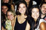 Isis Valverde se diverte em festa com amigos: 'Das 4 da tarde às 10 da manhã'