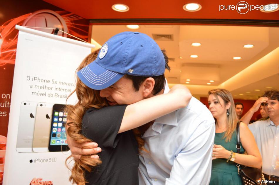 Sophia Abrahão e Sérgio Marone se encontraram no Shopping Recife, na noite de quinta-feira, 21 de novembro de 2013