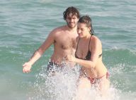 Giselle Itié mostra corpão e troca carinhos com Guilherme Winter em praia do Rio