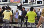 'Amor à Vida': Félix faz strip-tease em aeroporto e evita fuga de Aline. Fotos!