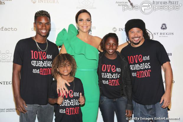 Ivete Sangalo foi homenageada pelo Brazil Foundation em um baile de gala em Miami, em 15 de março de 2013