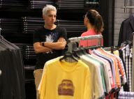 Di Ferrero, com novo visual, e Mariana Rios vão às compras, mas não levam nada