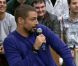 Cauã Reymond participa do 'Altas Horas' e dá dicas de sexo para rapaz da plateia do programa (19 de abril de 2014)